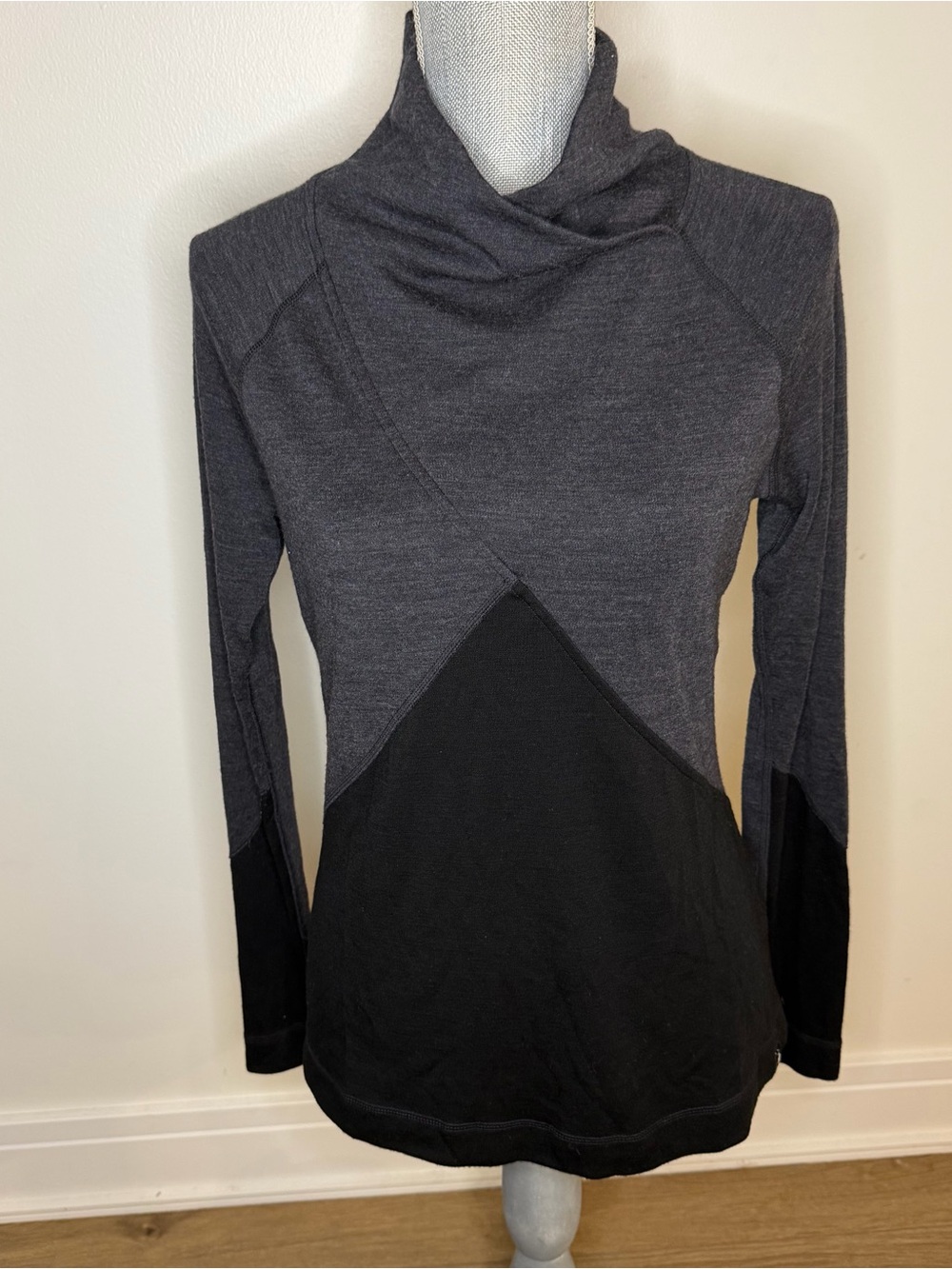 Smartwool Women's Charcoal and Black geometrical Long-Sleeve Cowl Neck Top. M